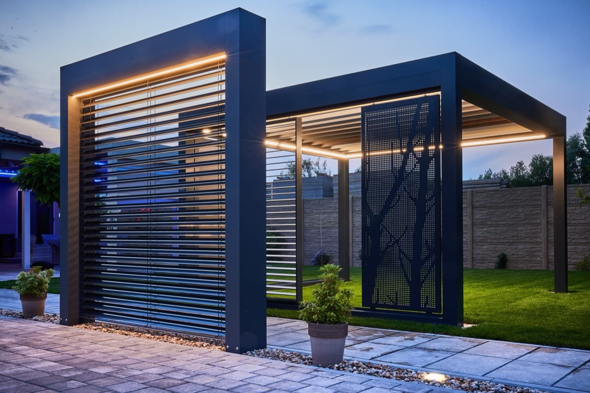 Maison moderne éclairée - Raccordement électrique GEDIA